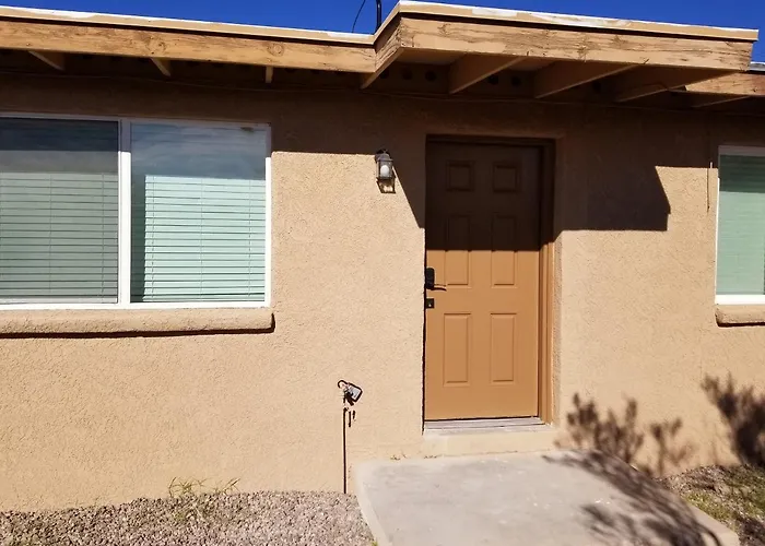 Southwest Gateway Apartment *